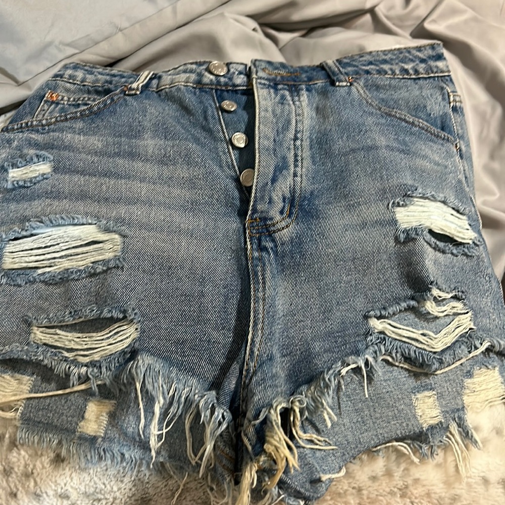 Size 4/medium distressed denim shorts